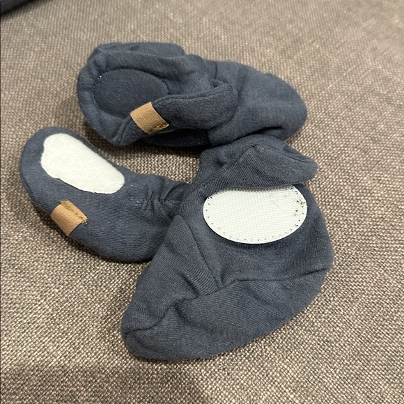 Pair of Goumikids Baby Booties, 0-3m - Picture 4 of 5